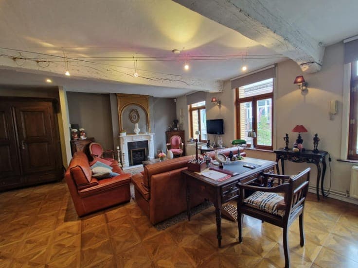 Very nice business house with living quarters