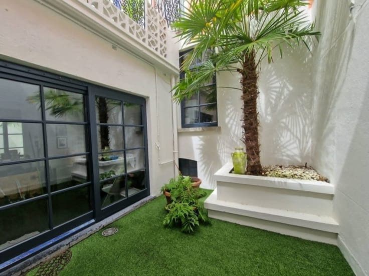 Very nice business house with living quarters