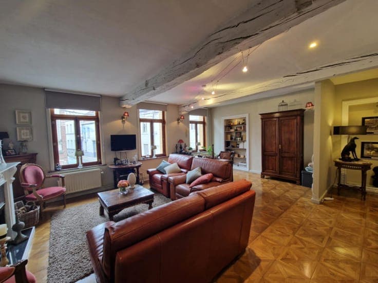 Very nice business house with living quarters