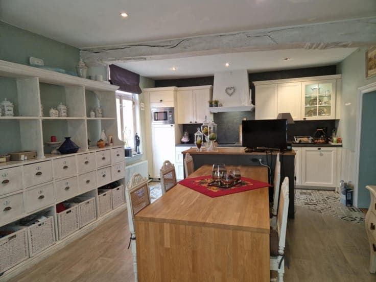 Very nice business house with living quarters