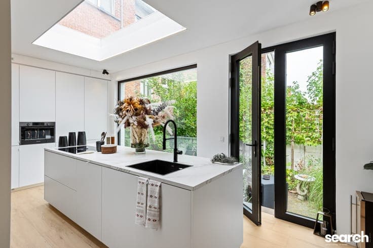 Lichtrijke woning met garage en tuin!