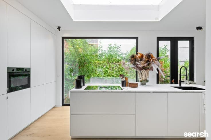 Lichtrijke woning met garage en tuin!
