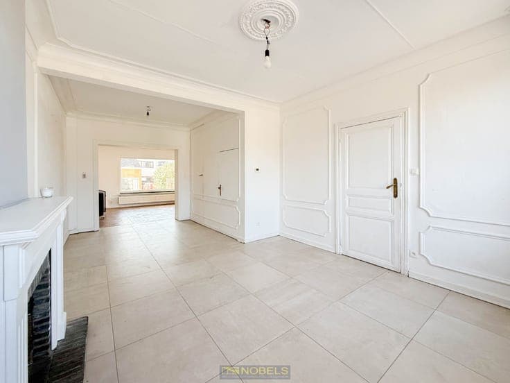 Te koop, Gezinswoning met garage op vlot bereikbare locat...