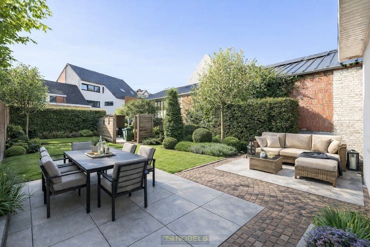 Te koop, Gezinswoning met garage op vlot bereikbare locat...