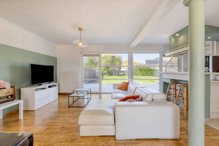 Ready to move in house with 3 bedrooms and spacious garden i