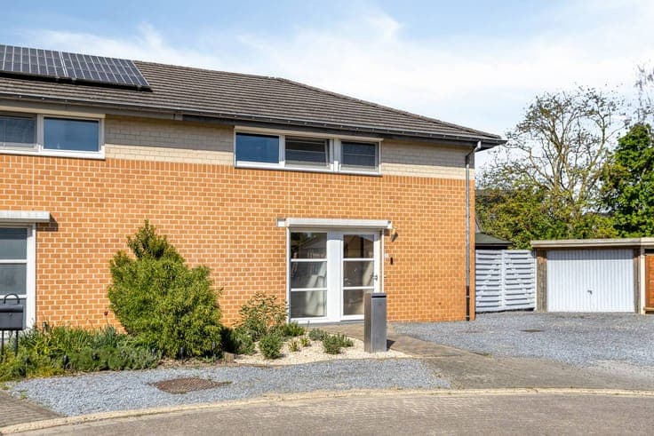 Ready to move in house with 3 bedrooms and spacious garden i