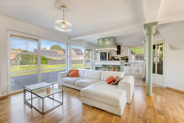 Ready to move in house with 3 bedrooms and spacious garden i