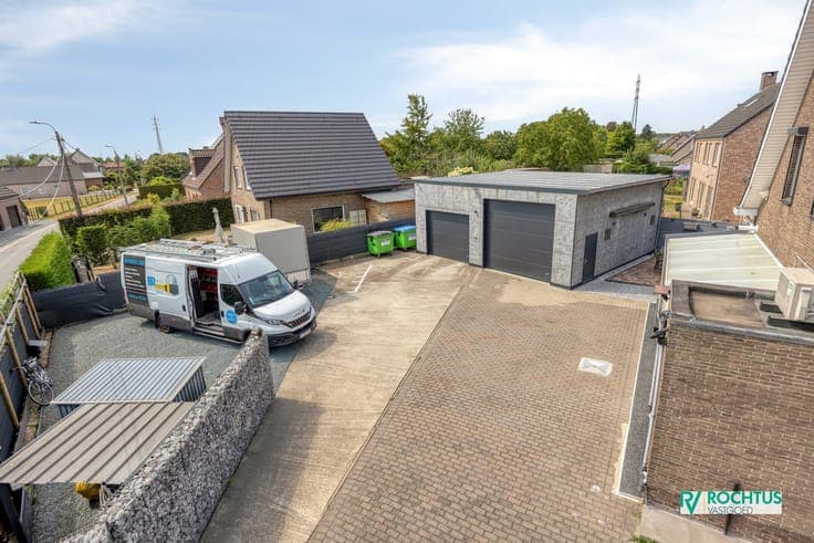 Instapklare open bebouwing met 5 slaapkamers en 2 ruime g...