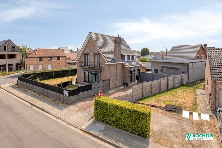 Instapklare open bebouwing met 5 slaapkamers en 2 ruime g...