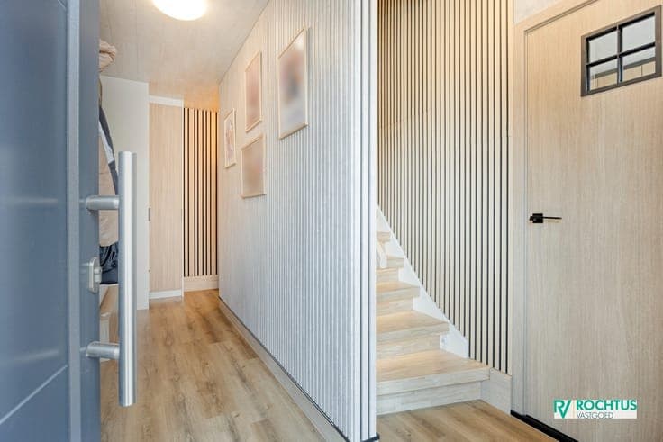 Instapklare open bebouwing met 5 slaapkamers en 2 ruime g...