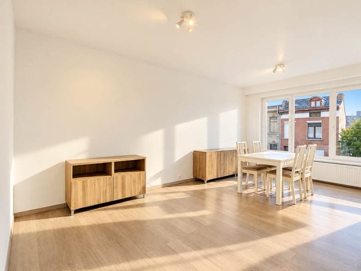 Te koop, appartementsgebouw / opbrengsteigendom en garage...