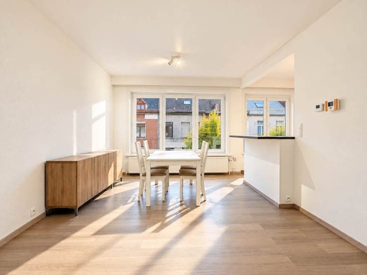 Te koop, appartementsgebouw / opbrengsteigendom en garage...
