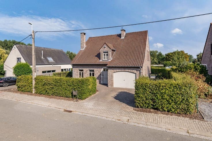 Gerenoveerde vrijstaande woning in rustige straat te Erpe