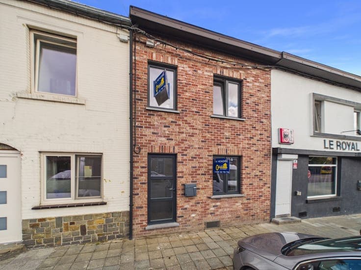 Renovated 3-Bedroom House with TERRACE & GARDEN