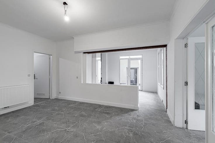 Renovated house (248 m²) with garage and warehouse in Bornem