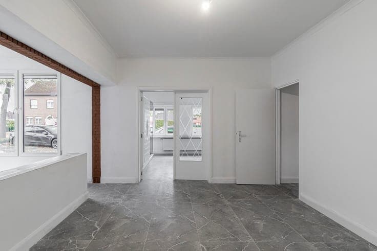 Renovated house (248 m²) with garage and warehouse in Bornem