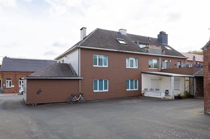 Apartment building