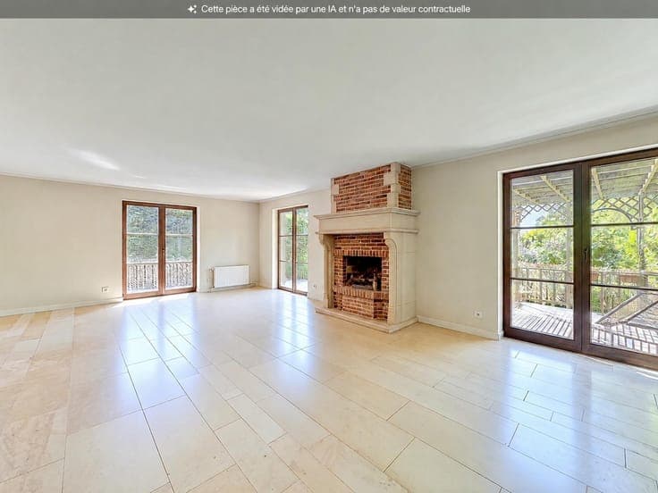 Villa /5 Bedrooms, Office, 3-Car Garage and 5 Parking
