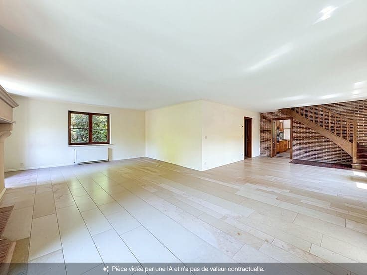 Villa /5 Bedrooms, Office, 3-Car Garage and 5 Parking