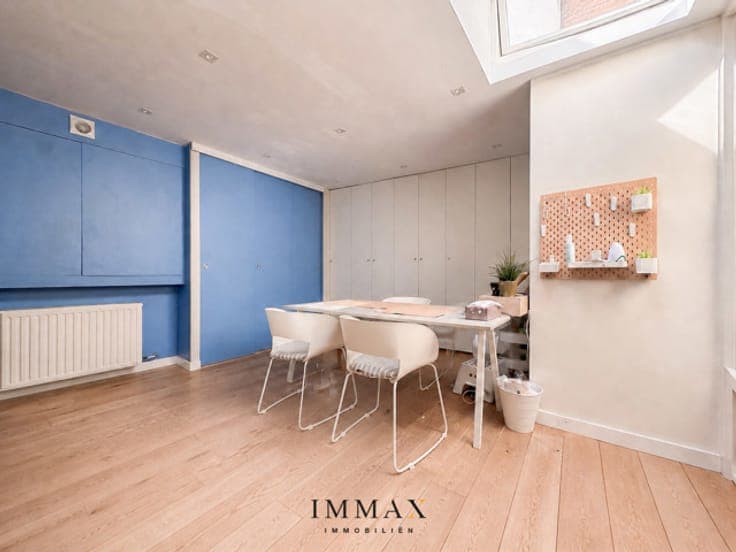 Bright townhouse with office and terrace