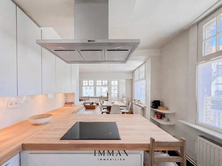 Bright townhouse with office and terrace