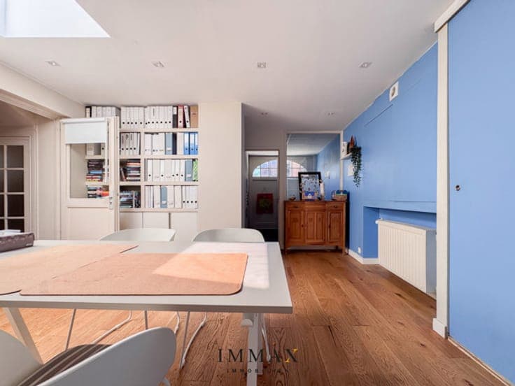 Bright townhouse with office and terrace