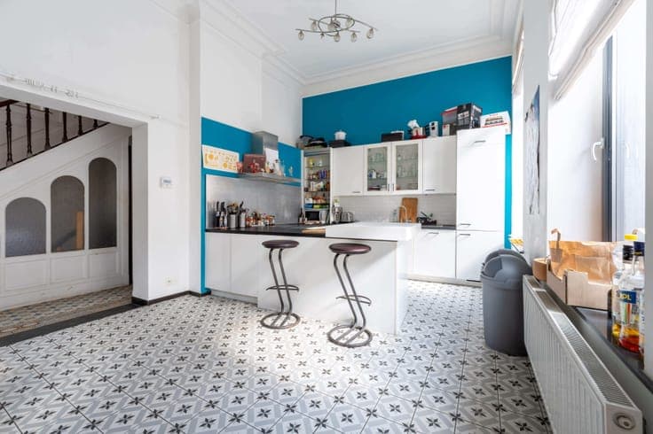 House 6 beds 4 baths 410m², garage, St-Gilles