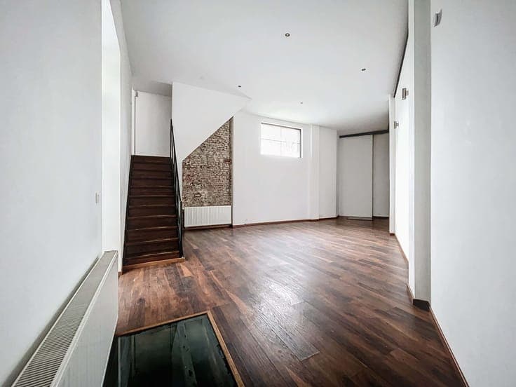 House 6 beds 4 baths 410m², garage, St-Gilles