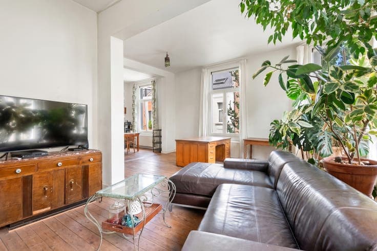 Charming home with spacious duplex & 1-bedroom apartment