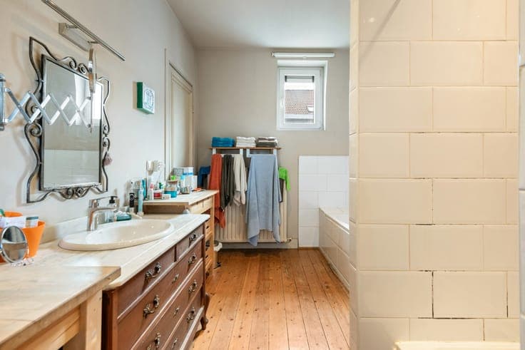 Charming home with spacious duplex & 1-bedroom apartment