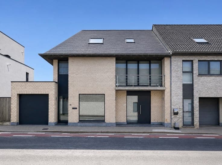 Instapklare woning met 5 slaapkamers en praktijk/kantoorr...