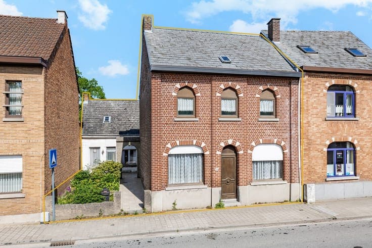 Halfopen bebouwing met enorm potentieel op een perceel van m