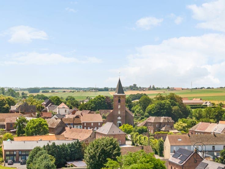 Former school building, ideal for investors!