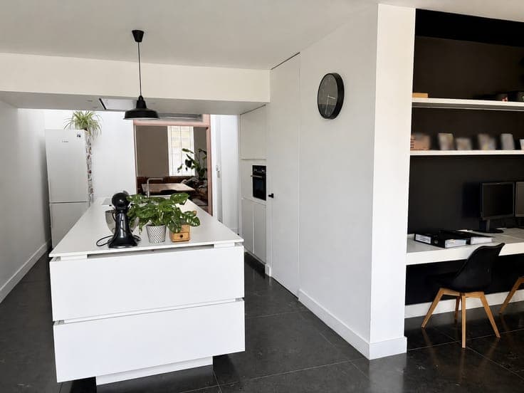 Characterful manor house with modern extension and garage