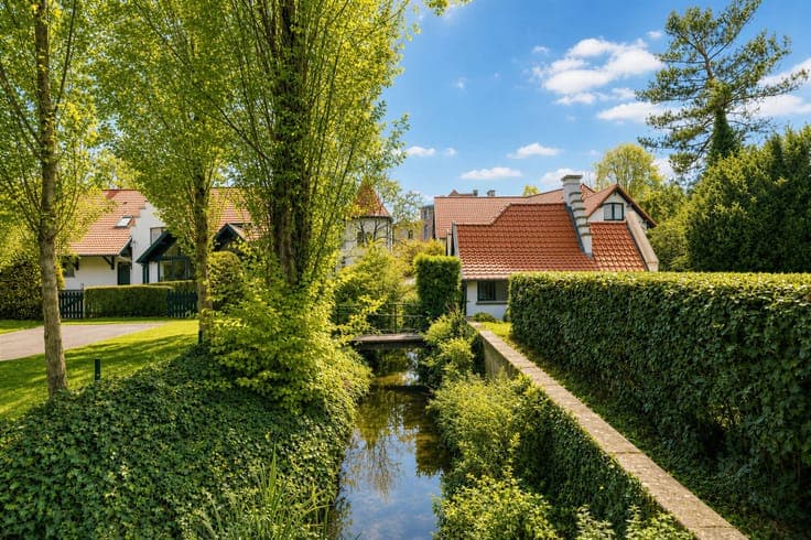 Villa in the heart of a private park