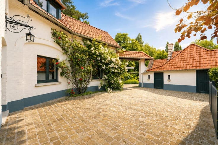 Villa in the heart of a private park