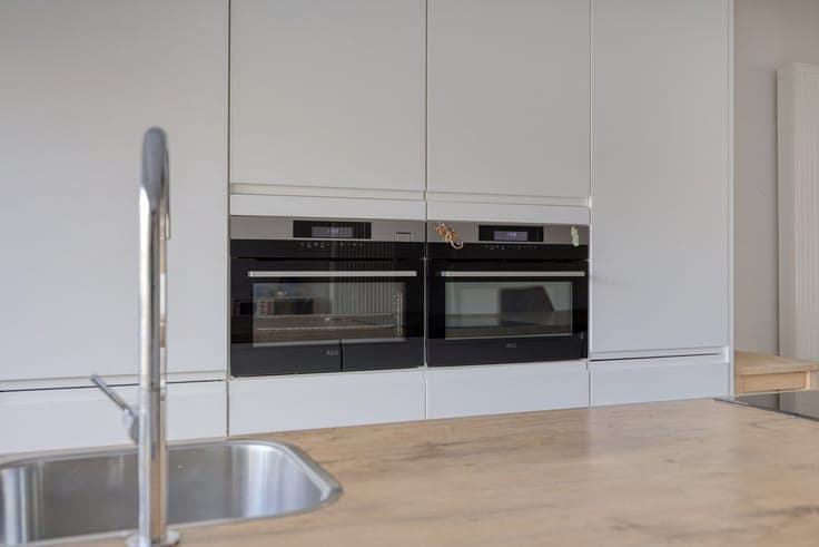 Spacious 4-bedroom family home with a garden and a garage wi