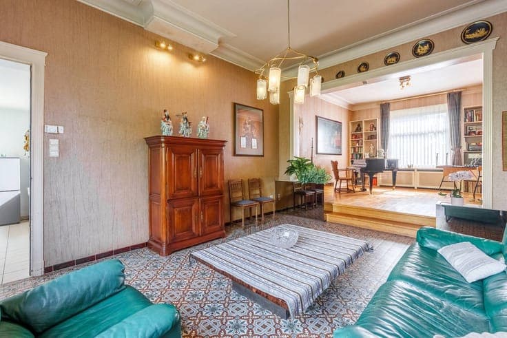 Unique mansion with lovely garden and outbuilding in Moorsle