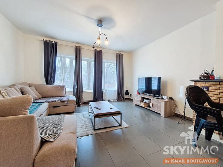 Franklin Roosevelt Avenue – Income property with 2 units