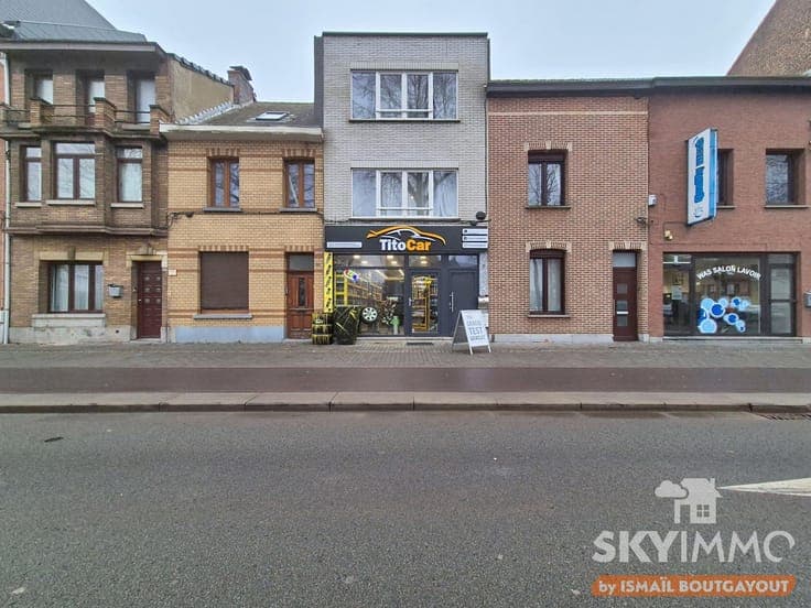 Franklin Roosevelt Avenue – Income property with 2 units