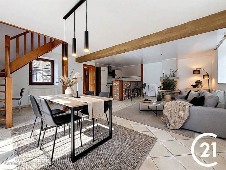 Maison 3 façades en pierres à Pessoux !