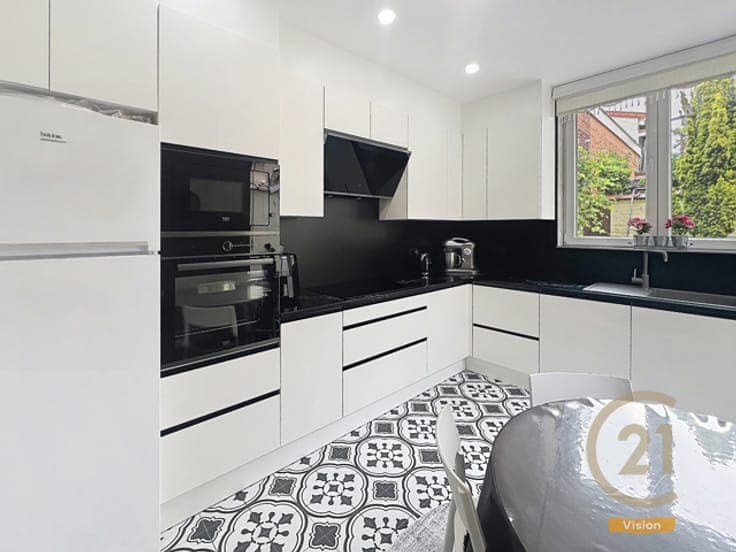 4-BEDROOM SINGLE-FAMILY HOUSE WITH GARDEN