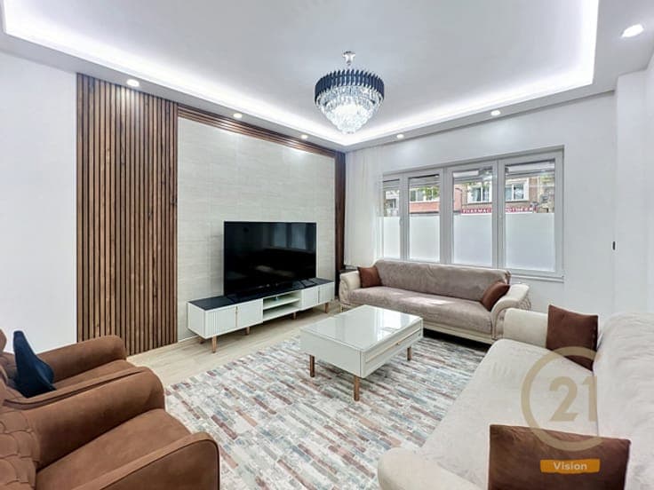 4-BEDROOM SINGLE-FAMILY HOUSE WITH GARDEN