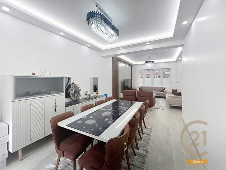 4-BEDROOM SINGLE-FAMILY HOUSE WITH GARDEN