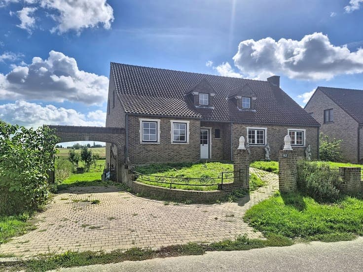 Spacieuse villa avec potentiel (poss. maison kangourou)