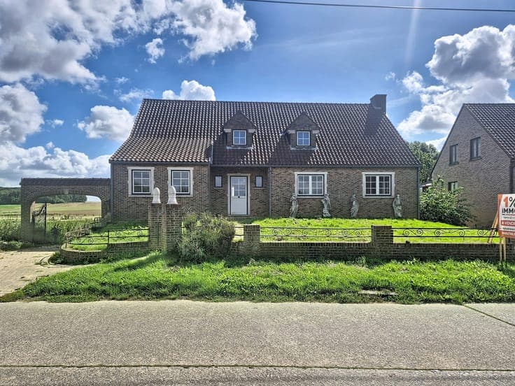 Spacieuse villa avec potentiel (poss. maison kangourou)