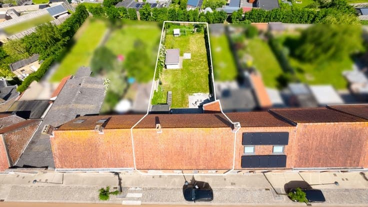 Omvangrijke woning met 5 slpk, tuin en dubbele garage