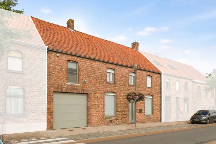 Omvangrijke woning met 5 slpk, tuin en dubbele garage