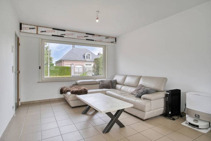 Charming 3 bedroom family home with garage in Heule!