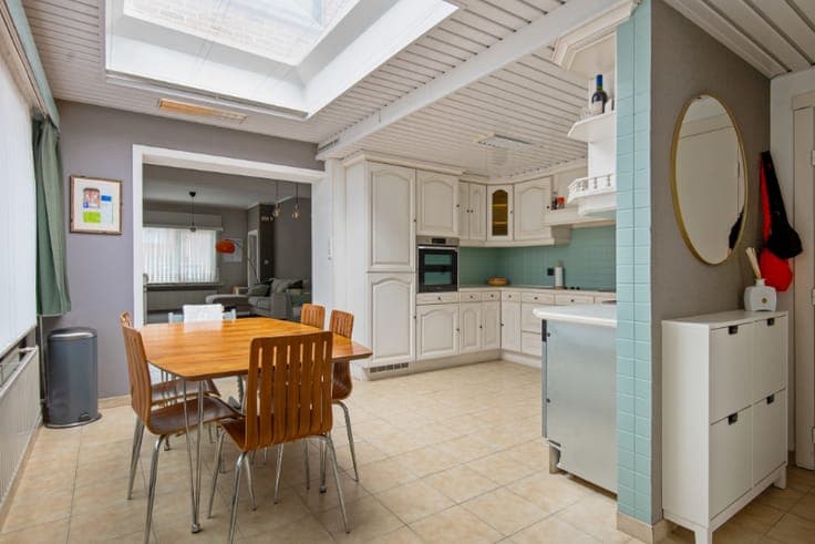 Centraal gelegen HOB op 758m2 met 3 SLK, ruime garage en ...